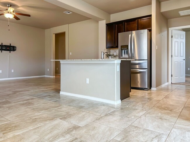 Building Photo - Modern 3 Bed 2 Bath Home - Pet Friendly!