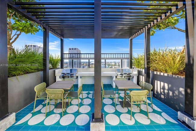 Building Photo - 11 NE 6th St