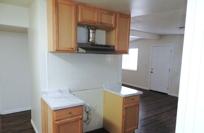 Building Photo - Beautifully Remodeled 3+1 Bungalow with Indoor-Outdoor Living