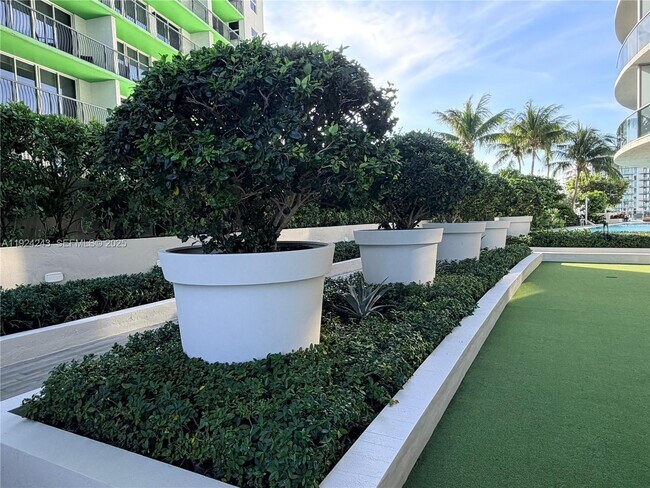 Building Photo - 488 NE 18th St