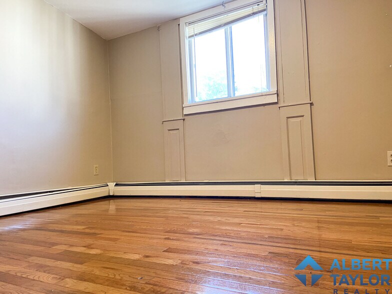 Building Photo - 8 Sunset St