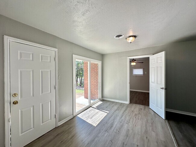 Building Photo - 1502 NW 47th St