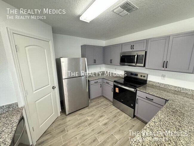 Building Photo - 326 Huron Dr