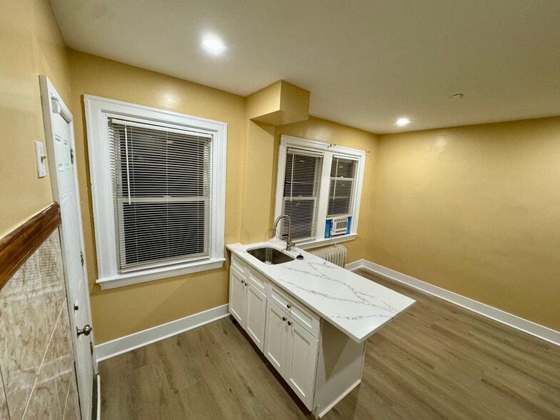 Building Photo - 4927 Wissahickon Ave