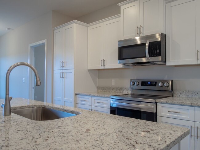 Building Photo - 408 S Zetterower Ave