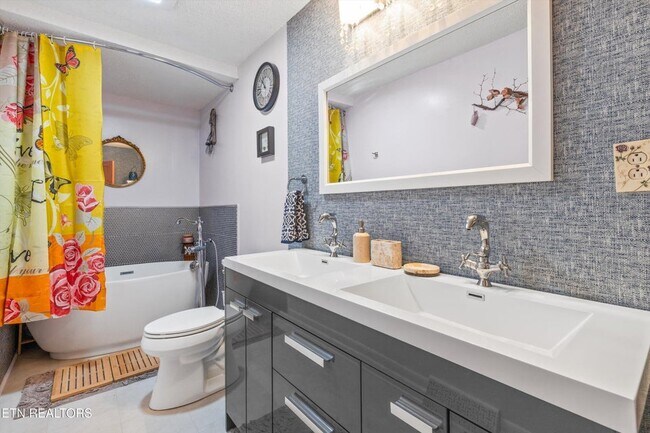 Building Photo - 1301 Chert Pit Rd