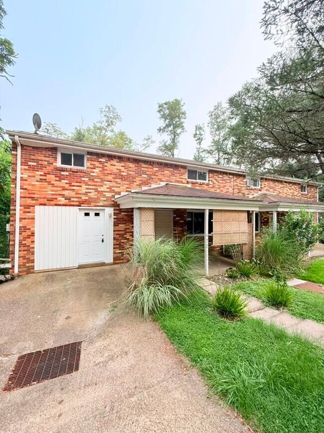 Building Photo - 472-474 Guylyn Dr