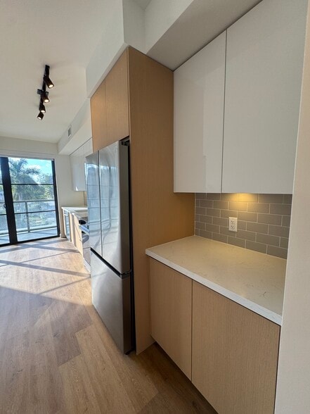 Building Photo - 1640 NE 125th St