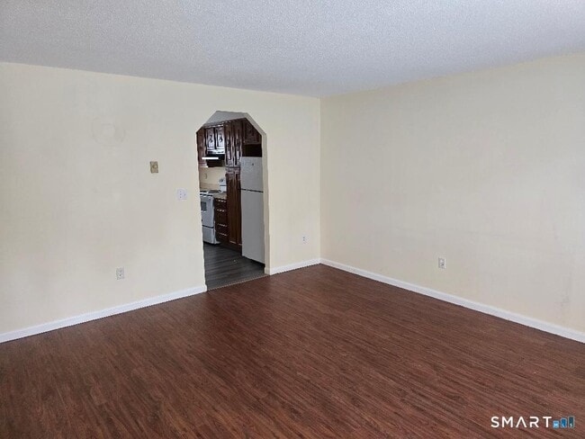 Building Photo - 100 Mark Ln