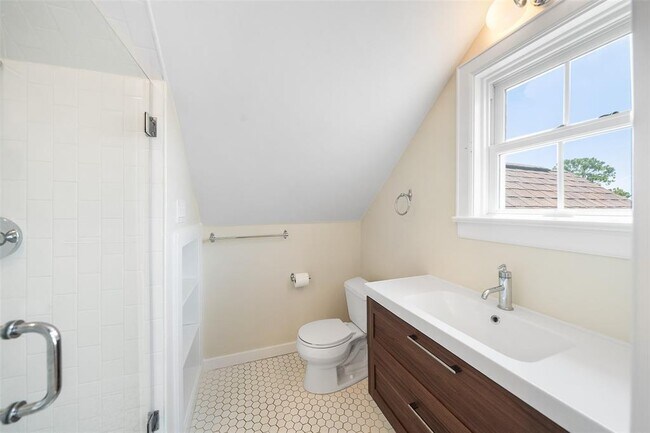 Building Photo - 6639 Fairfield St