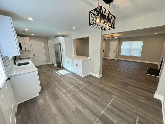 Building Photo - Fully Updated 4 Bedroom Home in Raleigh