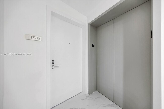 Building Photo - 700 NE 24th St