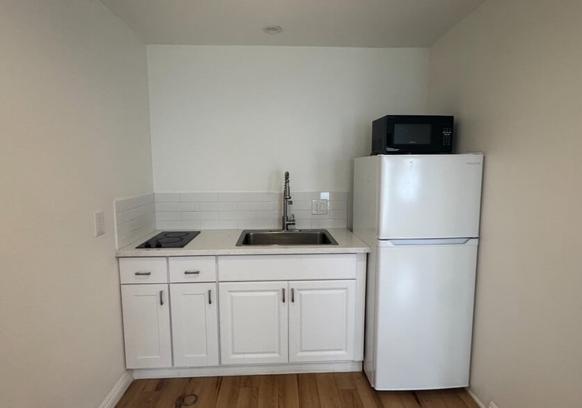 Building Photo - 914 S Ogden Dr