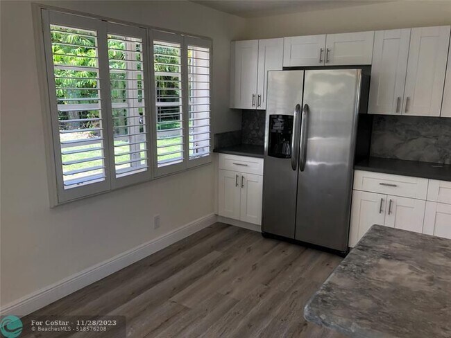 Building Photo - 807 SE 9th Terrace