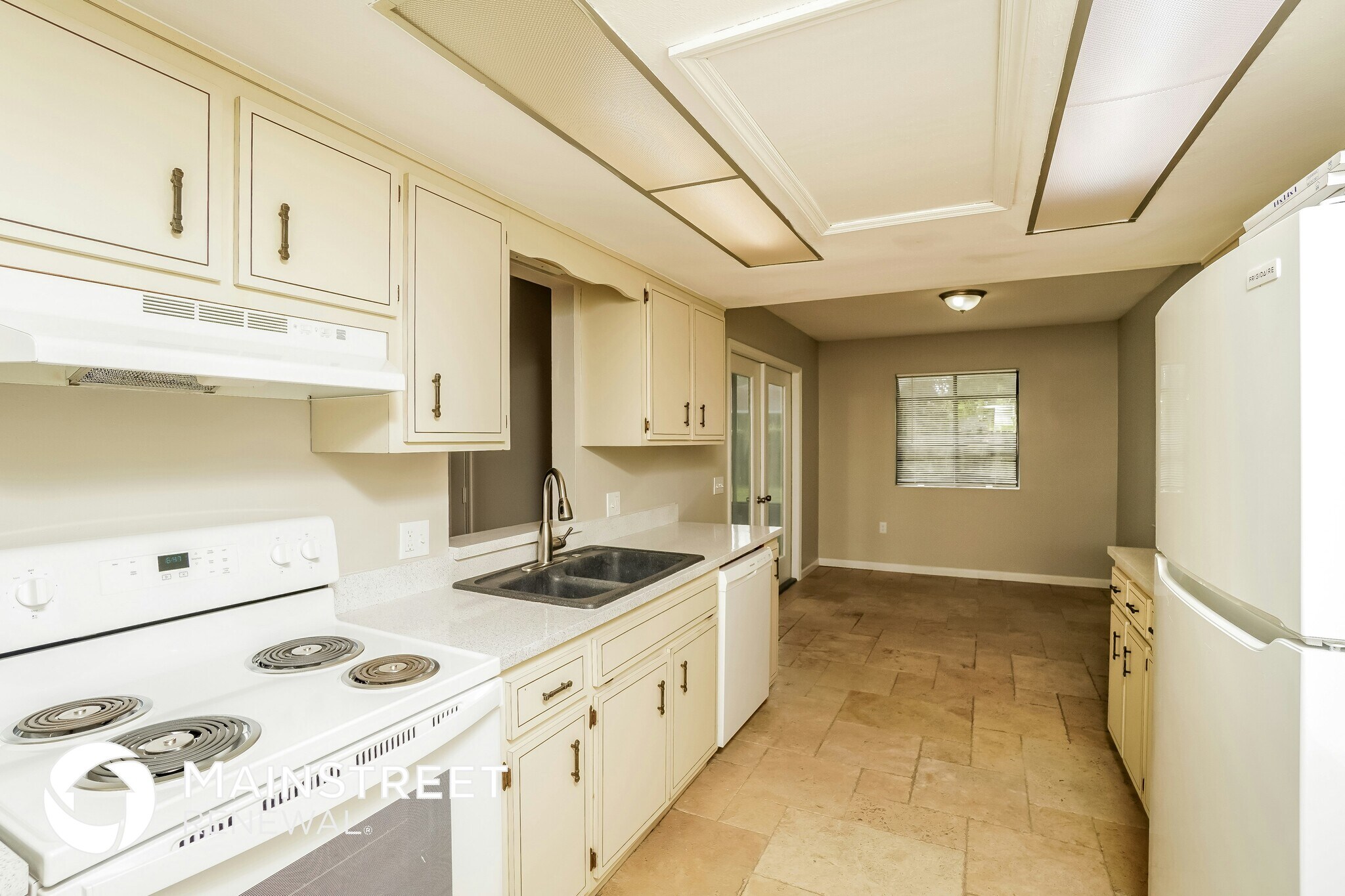 Building Photo - 8090 River Country Dr
