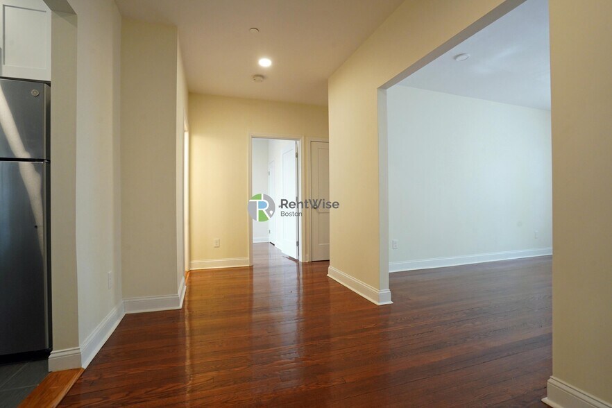 Primary Photo - 123 Sutherland Rd