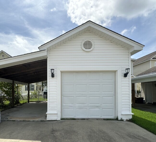 Building Photo - Newly Updated Three Bedroom Home in Westbury Park!
