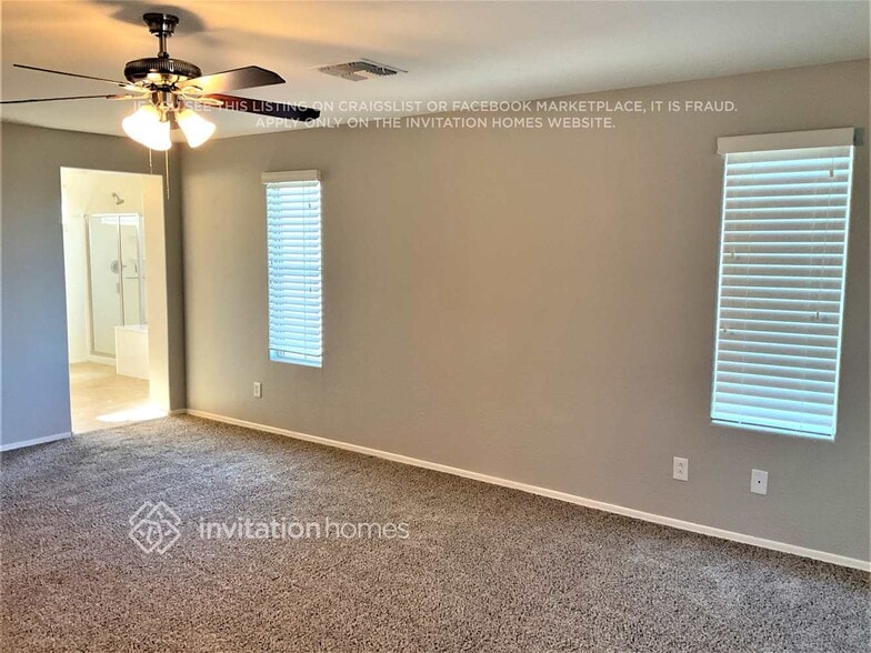 Building Photo - 208 N Sandal