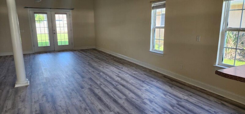 Building Photo - 205 Wisteria St