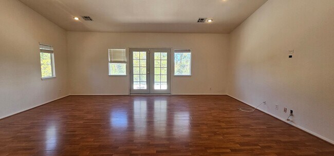 Building Photo - 7229 Ojai Dr