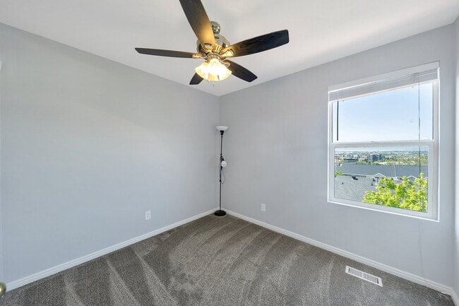Building Photo - 175 E Wayfield Dr