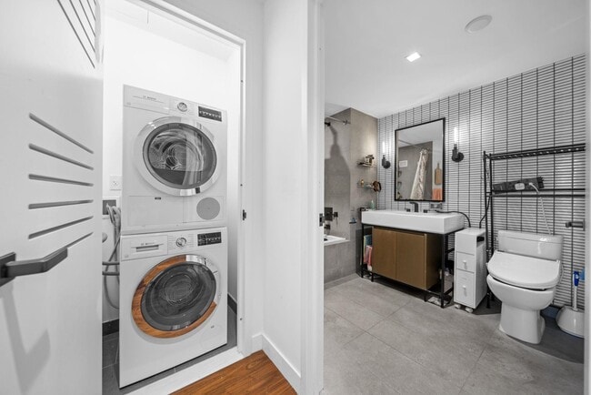 Building Photo - 2 Shore Ln