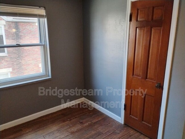 Building Photo - 108 Bellaire Ave