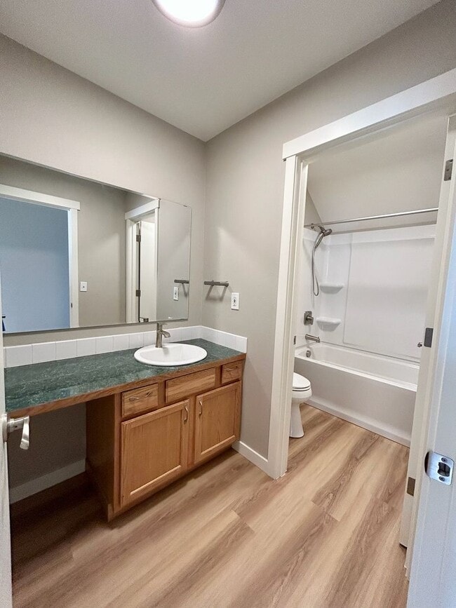 Building Photo - New Holly Townhouse