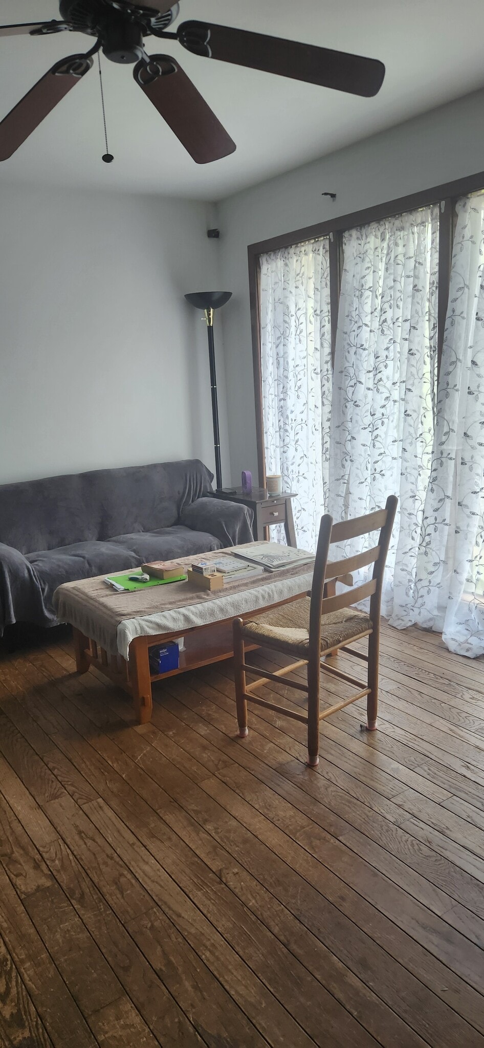 Better view of sitting area - 2116 Thaler Ave