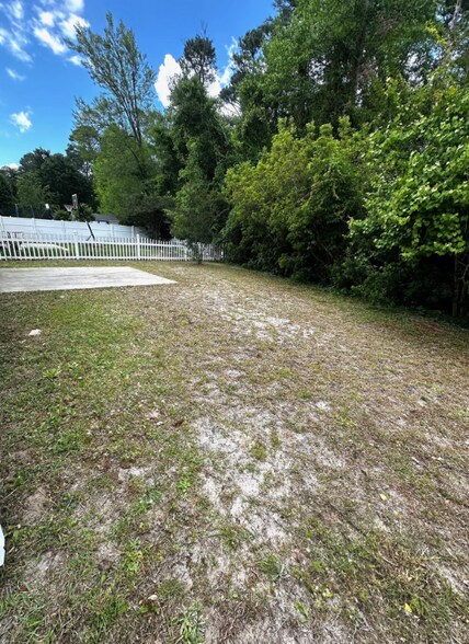 Building Photo - 896 Silvercrest Dr