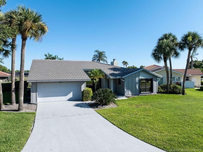 Building Photo - 2386 SW Creekside Dr