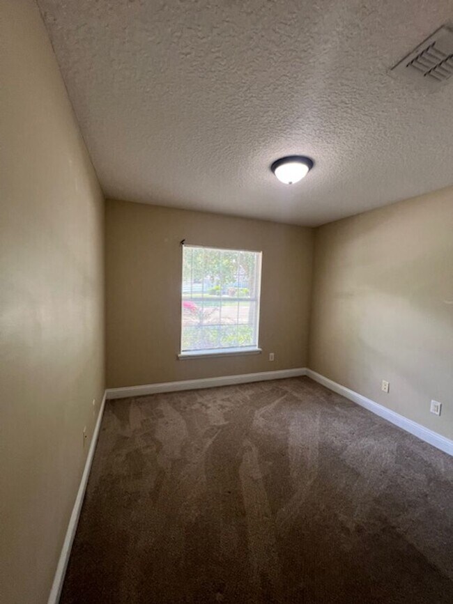 Building Photo - Oakleaf Home For Rent