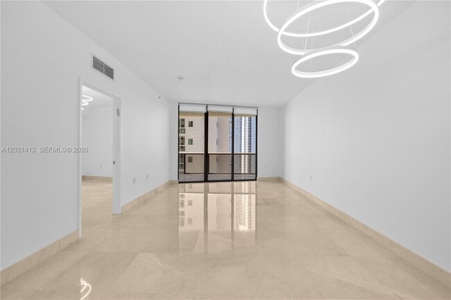 Building Photo - 16275 Collins Ave