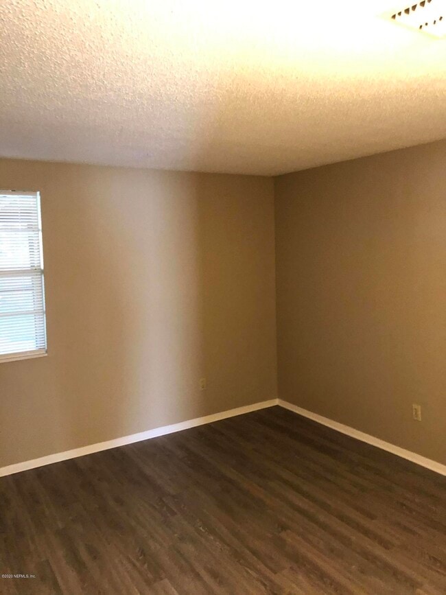 Building Photo - 1323 Solar Cir