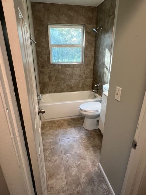 Building Photo - 138 NE Alpha Terrace