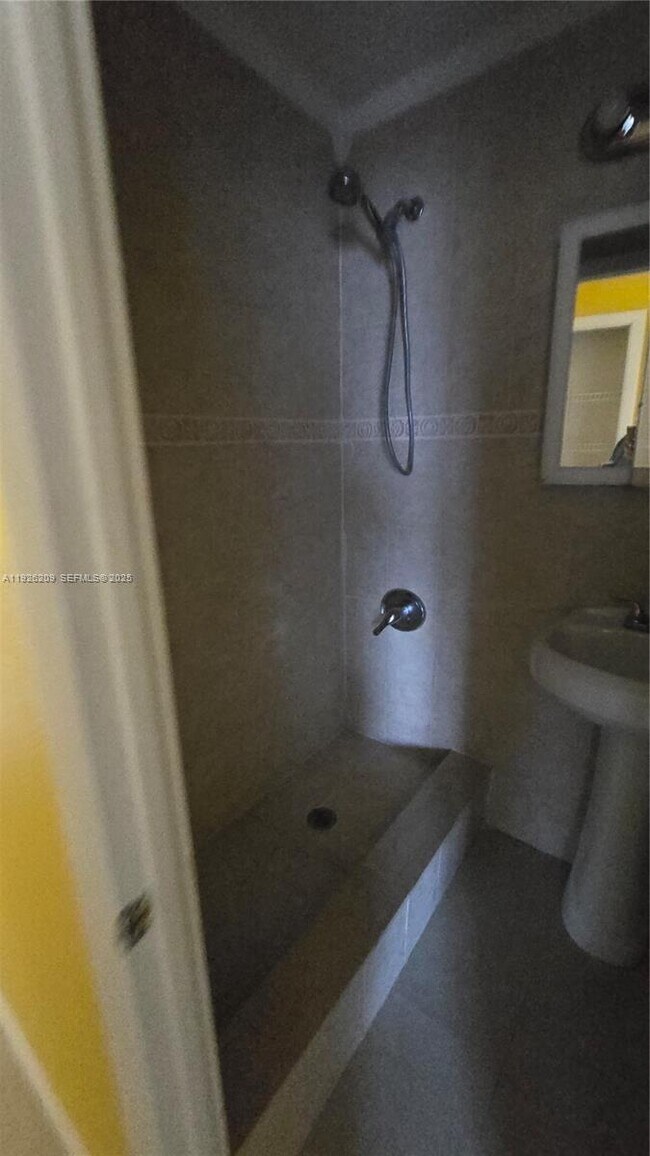 Building Photo - 14830 Naranja Lakes Blvd