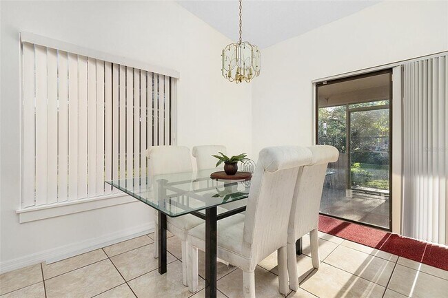 Building Photo - 712 E Flag Way