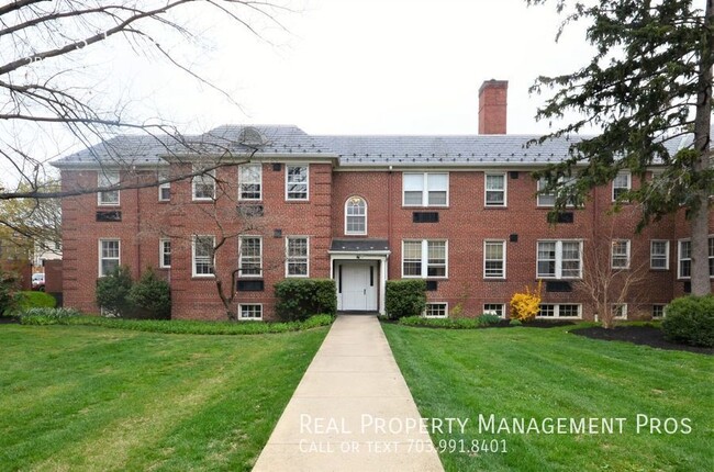 Building Photo - Old Town Alexandria 2 Bedroom