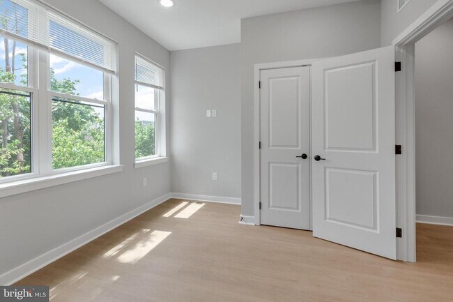 Building Photo - 2344 W Seybert St