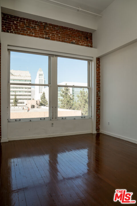 Building Photo - 257 S Spring St