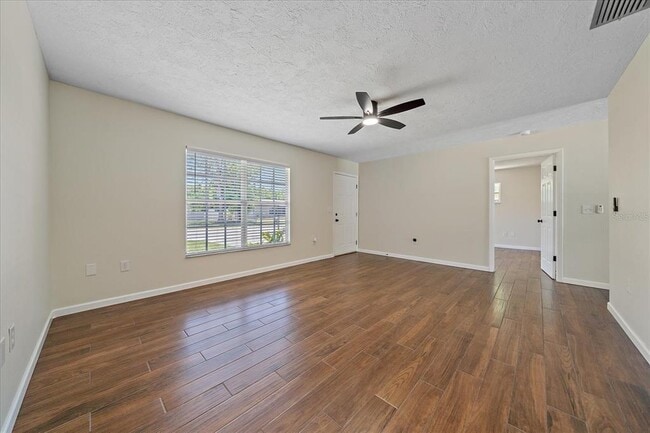 Building Photo - 2953 Oak St