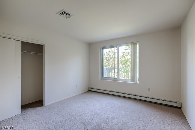 Building Photo - 1000 Gates Ct