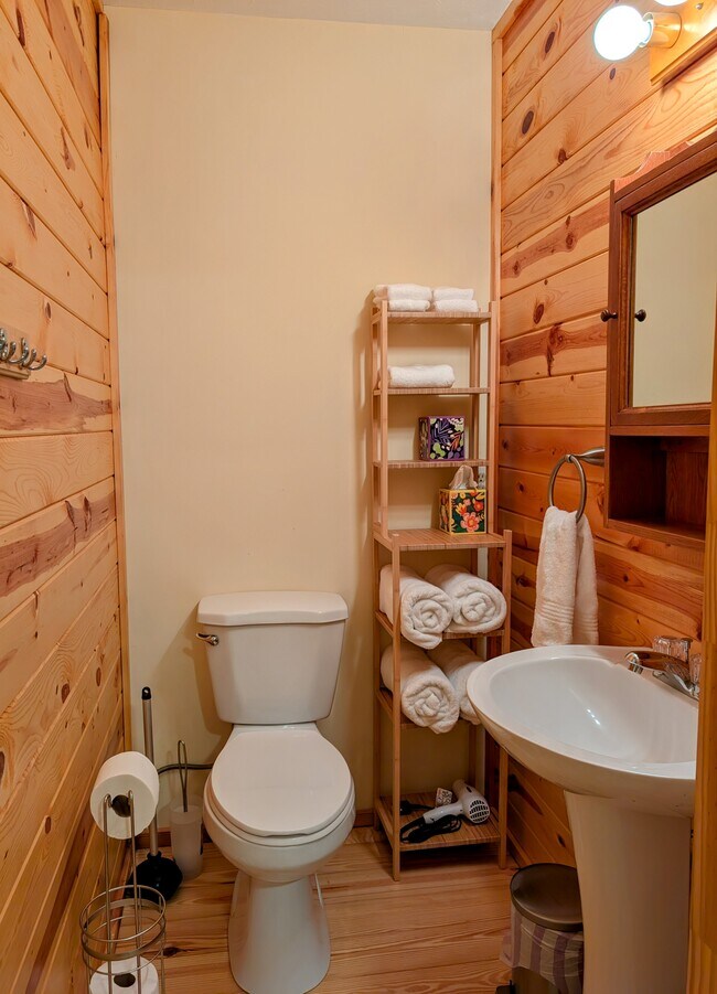 Building Photo - 524 Stornoway Dr