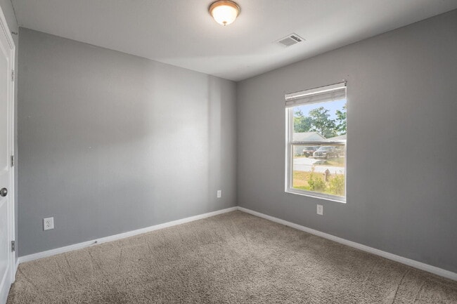 Building Photo - Your next home is waiting!