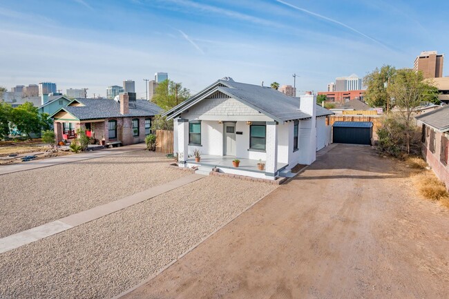 Building Photo - Remodeled Historic 2-bed Home Central Phx