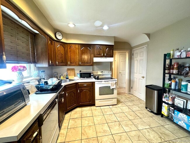 Building Photo - 2780 Rockaway Ave