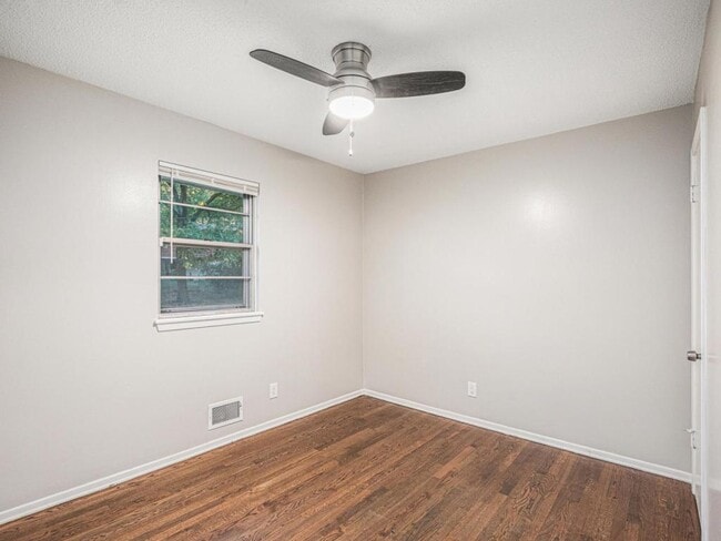 Building Photo - 1008 SW 14th St Terrace