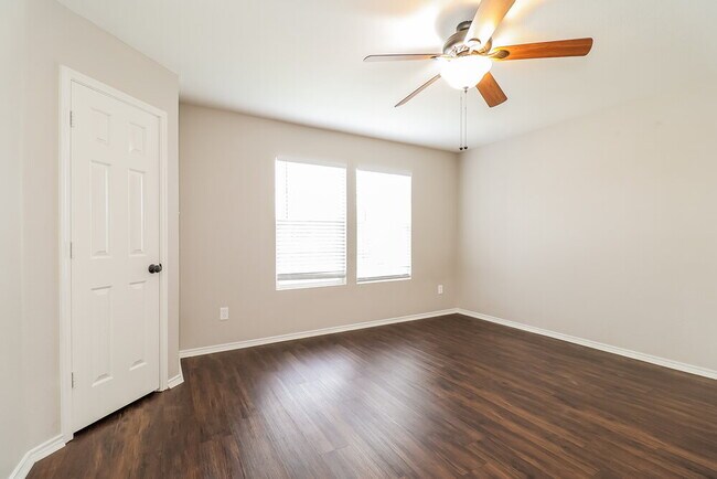 Building Photo - 1825 Shasta View Dr