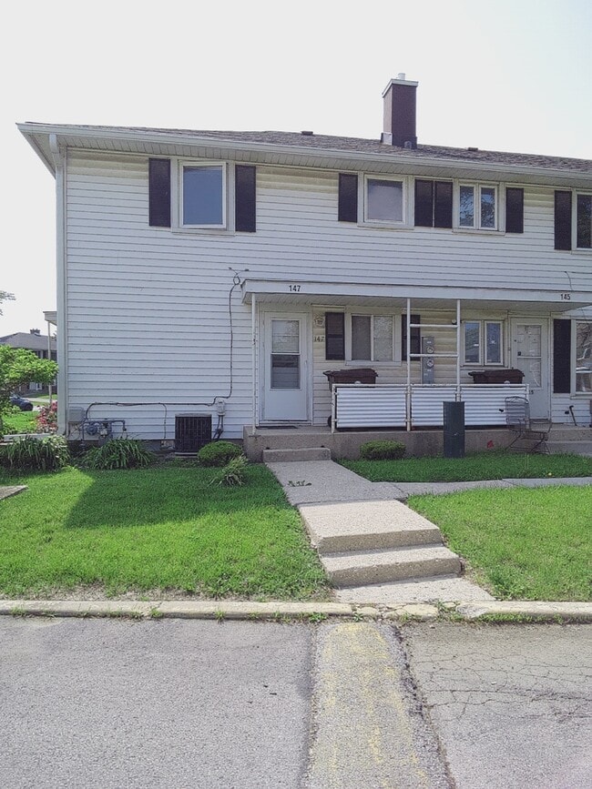Building Photo - 147 Hemlock St