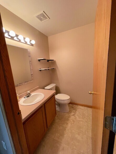 Half bathroom - 2216 Patrick Ln